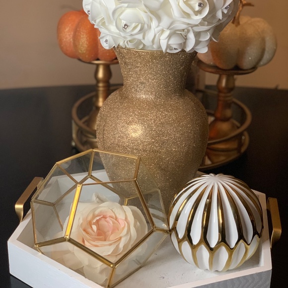 Golden Centerpiece Set - Picture 2 of 5